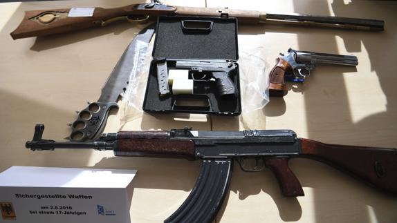 Armas del detenido por haber suministrado las pistolas al joven autor de la matanza de Múnich.