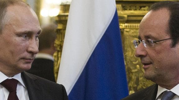 Vladimir Putin y François Hollande, durante un acto.