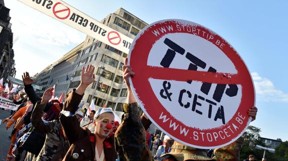 Protesta contra el TTIP y el CETA en Bruselas. 