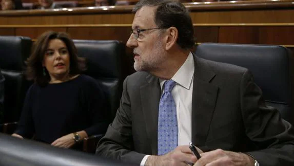 Mariano Rajoy y Soraya Sáenz de Santamaría en el Congreso.