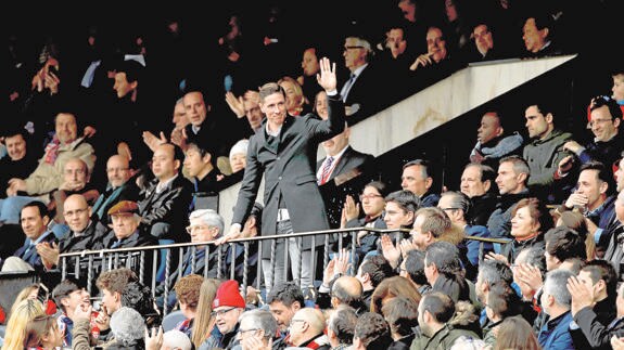 Torres, en el palco del Vicente Calderón. 