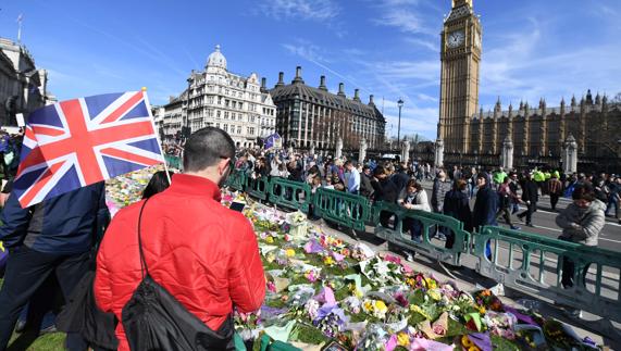 Homenaje a las víctimas en Westminster. 