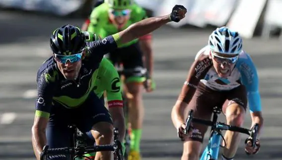 Alejandro Valverde celebra su victoria y liderato. 