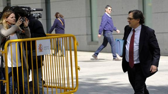 El director de 'La Razón', Francisco Marhuenda, a su llegada a la Audiencia Nacional.