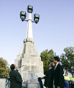 Encendido de la mítica farola. A. AGUILAR