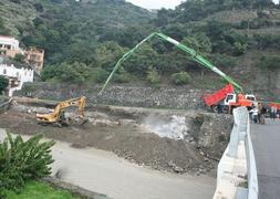 Trabajos en el socavón de la A-4050. /J. M. DE HARO