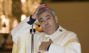 El arzobispo de Granada cree que fue "malinterpretado" y rechaza cualquier maltrato a la mujer