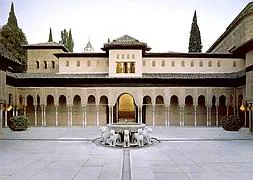 Así ha cambiado el Patio de los Leones de la Alhambra de Granada | Ideal