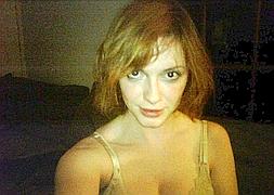 Christina Hendricks aparece posando en una de las imágenes