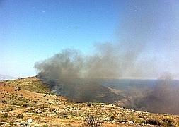 El fuego no ha podido ser controlado aún :: JAVIER MARTÍN