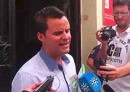 Juan Pinilla entrega el documento de autoinculpación del SAT