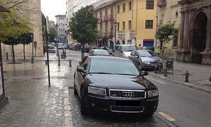 El PSOE critica el uso privado que hace el alcalde de Granada de los coches oficiales