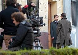 A la derecha, Antonio Torre durante el rodaje. :: G. MOLERO