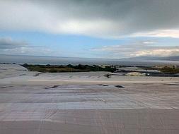 En el centro de la imagen y al fondo, el terreno donde se ubicará. :: IDEAL