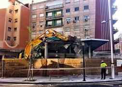 Demuelen la gasolinera de Recogidas en Granada