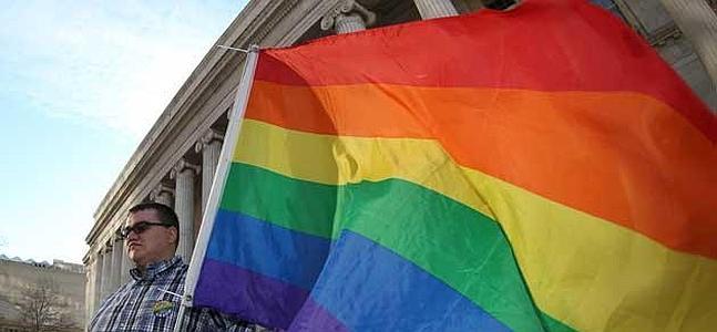 Bombazo: Religiosos exigen poder casar gays también