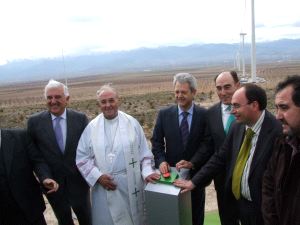 FUTURO. Vallejo  (centro) junto a representantes políticos, religiosos y empresariales. /T. FANDILA
