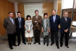 Autoridades y expertos que intervinieron ayer en el acto de presentación de BioSpain 2008. / G. MOLERO