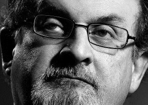Un guardaespaldas de Rushdie le tacha de arrogante y avaro en un libro