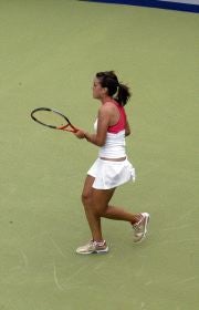 CAYÓ. Nuria Párrizas, durante su partido de ayer. /ESTHER SANZ