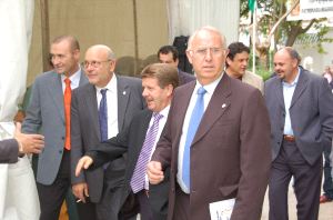 TODOS A UNA. A la feria asistieron autoridades a nivel nacional, autonómico, provincial y local. /J. U.