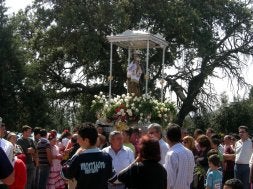 Los vecinos de Chiclana de Segura en la procesión de su patrona, la Virgen de Nazaret. /JOSÉ A. GARCÍA-MÁRQUEZ