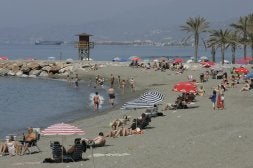 Imagen de la playa de Torrenueva que ha ganado su bandera azul. /ALFREDO AGUILAR