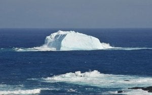 Un iceberg avistado la pasada semana cerca de las costas australianas. / AFP