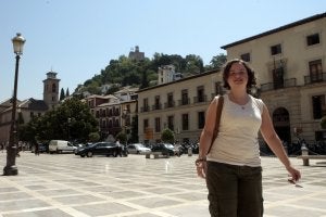 Pasear por la ciudad, una de las aficiones de Michaela. :: GONZÁLEZ MOLERO