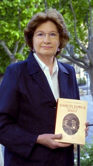 La escritora granadina Antonina Rodrigo. :: IDEAL