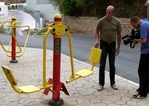 Imagen del columpio que ocasionó el accidente mortal de la niña de seis años. :: EFE