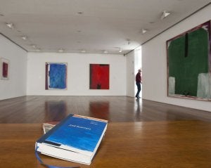 Interior de una de las salas del Centro José Guerrero. :: GONZÁLEZ MOLERO