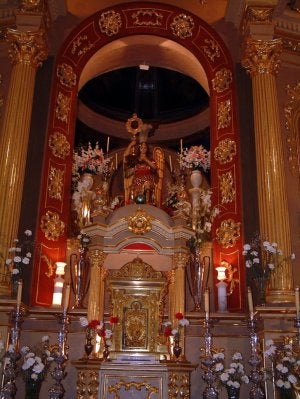 Altar Mayor de la iglesia de Canjáyar con la Santa Cruz :: IDEAL