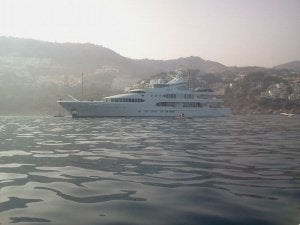 Cerro Gordo. El yate Samar tiene helipuerto y 12 habitaciones con jacuzzis privados. :: E. G. JIMÉNEZ