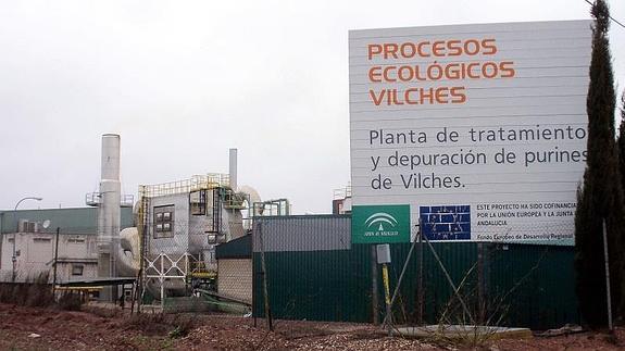 Parada. Vista de la planta de tratamiento de purines en el término de Vilches, que lleva más de un mes sin actividad. 