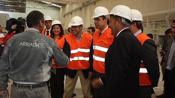 El Ministro de Industria elogia el trabajo de calidad e innovación de Arriaga Stone en Macael