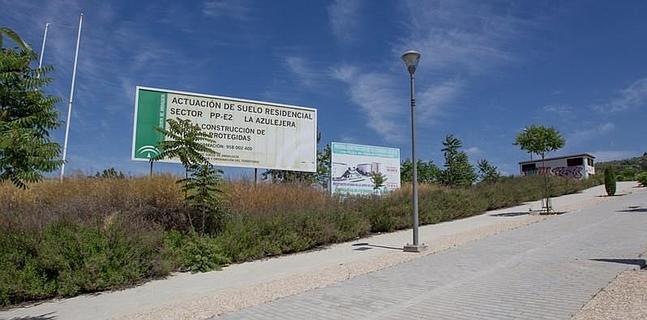 Terrenos de La Azulejera', en la capital, destinados en principio a viviendas protegidas y abandonados a su suerte. 