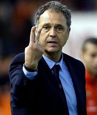 Caparrós: "Pretendo transmitir al Granada mi pasión, mi energía y la ilusión con la que voy"