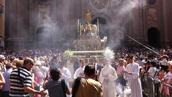 Instante de la procesión del Corpus Christi. 