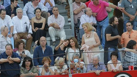 La modelo Nieves Álvarez y la esposa de Fernando Fernández Tapias, Nuria González. 