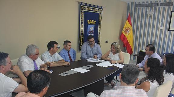 La alcaldesa de Almuñécar se reúne con el sector hotelero para hacer balance promocional