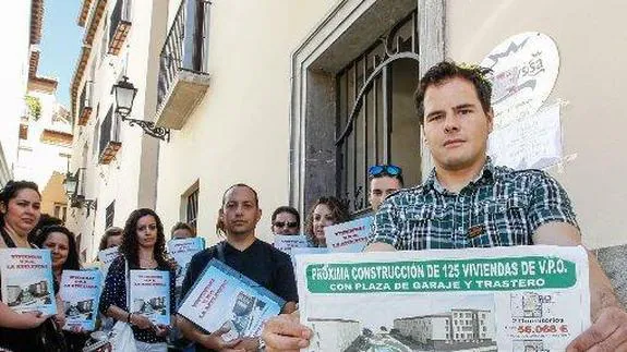 IU pide a la empresa de suelo que devuelva el dinero a los cooperativistas de la Azulejera