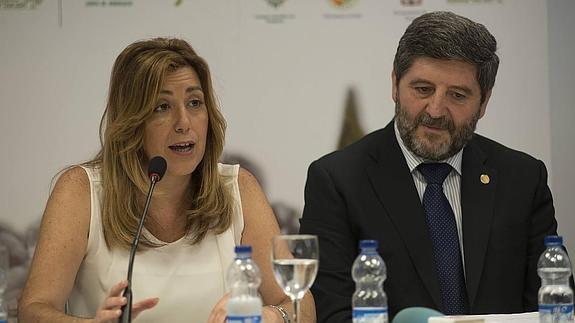 La presidenta de la Junta, Susana Díaz y el vicerrector de la Universidad de Jaén Juan Carlos Castillo 