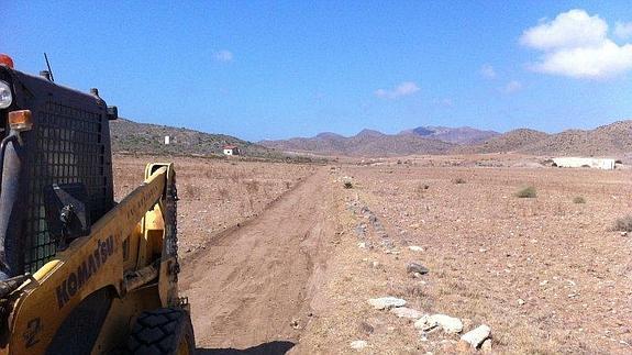 La Junta construye un carril cicloturista en Mónsul para su conexión con Genoveses