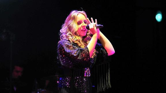 Coraluna cierra las citas musicales de San Agustín sobre las tablas del Teatro Cervantes