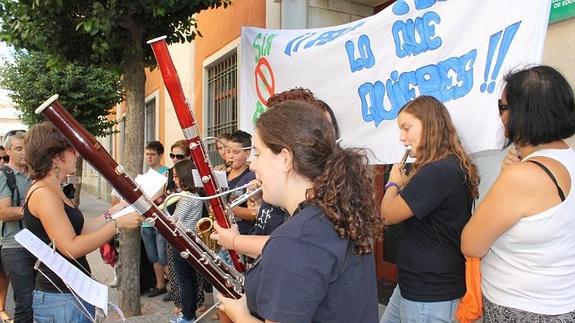 Protesta por la falta de plazas en el Conservatorio