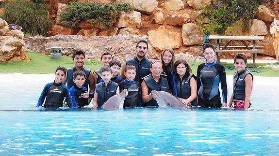 Foto de familia tras la experiencia con los desfiles en Portugal.