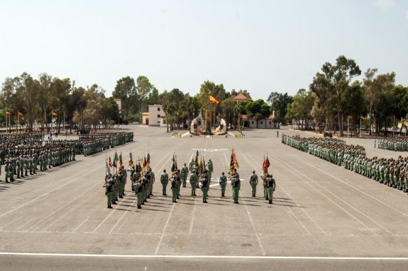 Parada militar anterior de la Brigada de la Legión. :: BRILEG