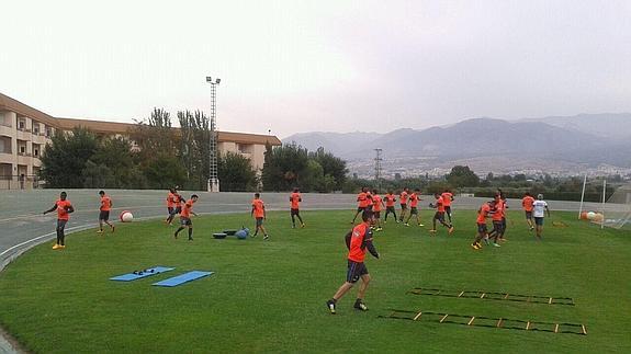 Caparrós prueba con Eddy, Rochina y Córdoba en el 'partidillo' de Armilla