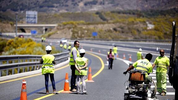 Archivo: Corte de la A44 y desvío de tráfico por N323, a la altura de Izbor. 